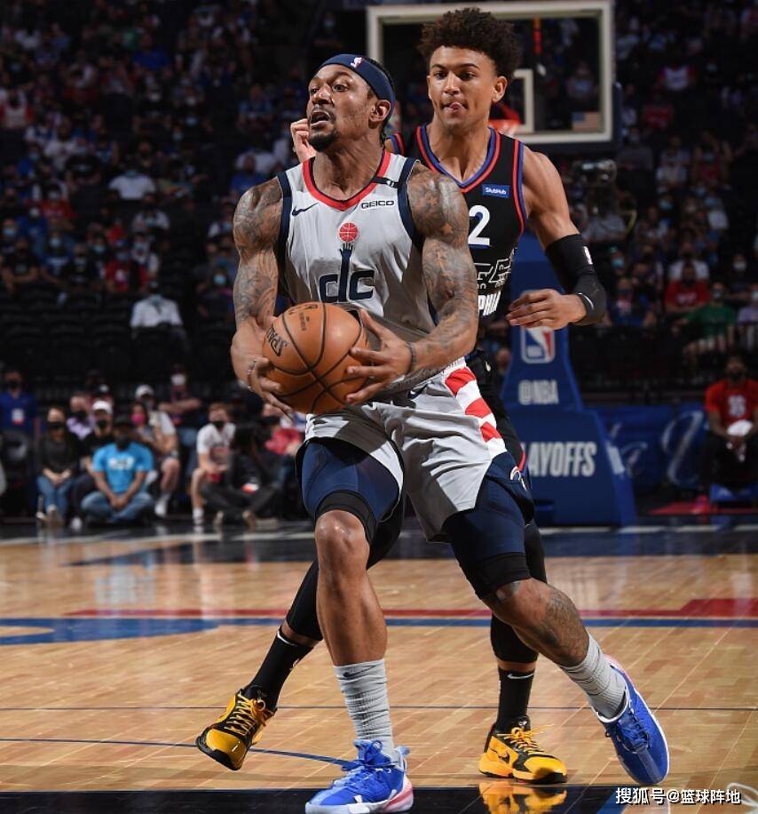 莱万多夫斯基爆冷击败老鹰,回归赛场引爆全场!的简单介绍 莱万多夫斯基爆冷击败老鹰,回归赛场引爆全场!的简单介绍